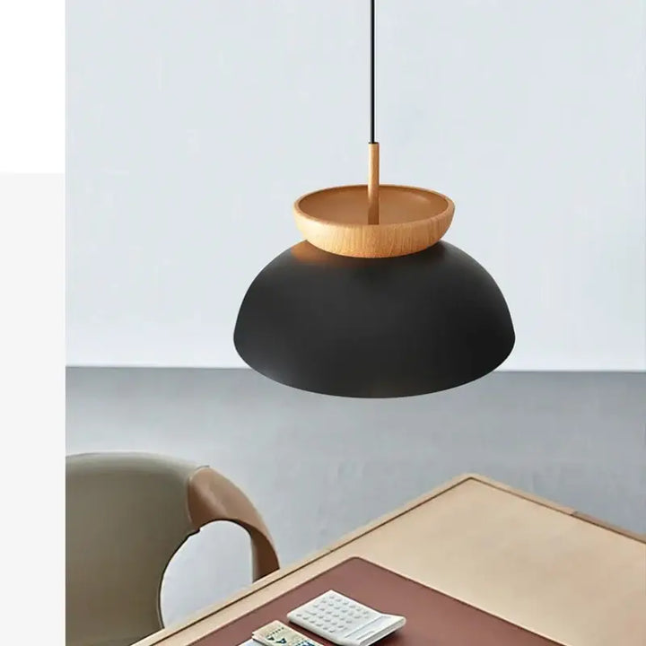 Suspension design scandinave avec détail bois