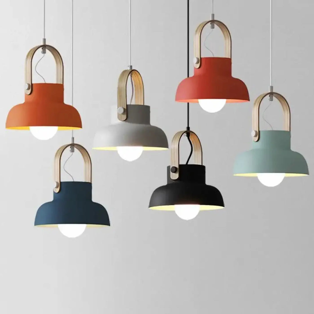 Suspension design scandinave multicolore avec détail en bois