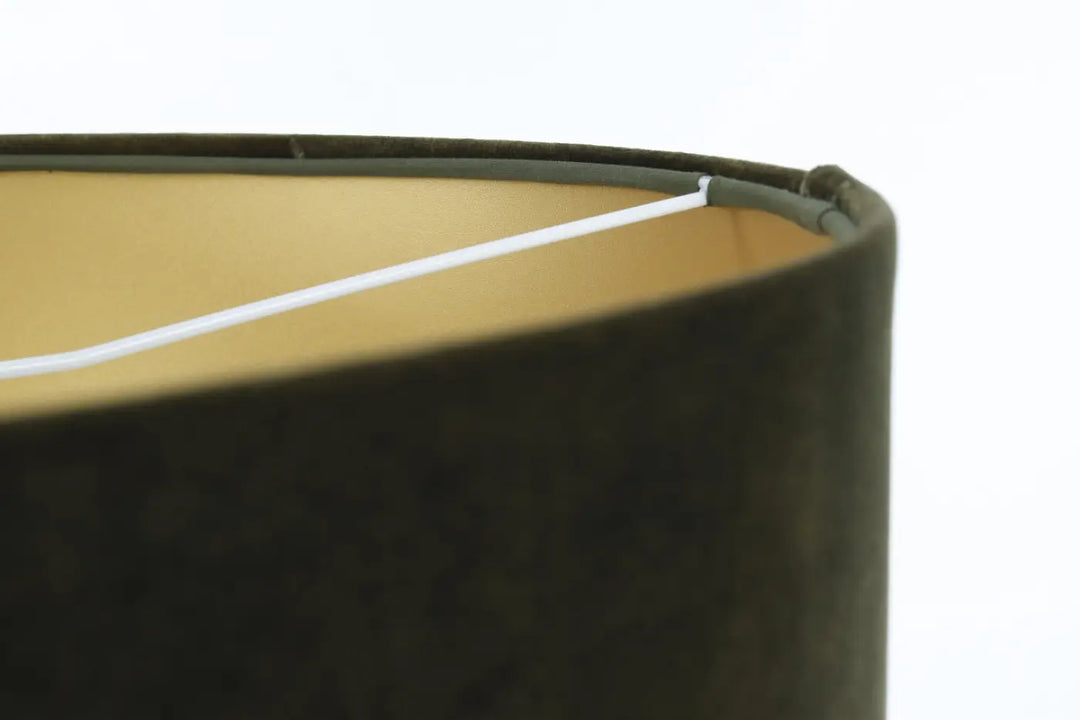 Suspension luminaire vintage glamour en velours olive foncé avec intérieur beige et structure blanche pour décoration intérieure