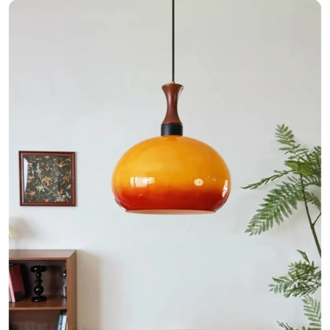 Suspension luminaire angy en verre dégradé chaud avec col en bois et cordon noir pour décoration intérieure style vintage revisité