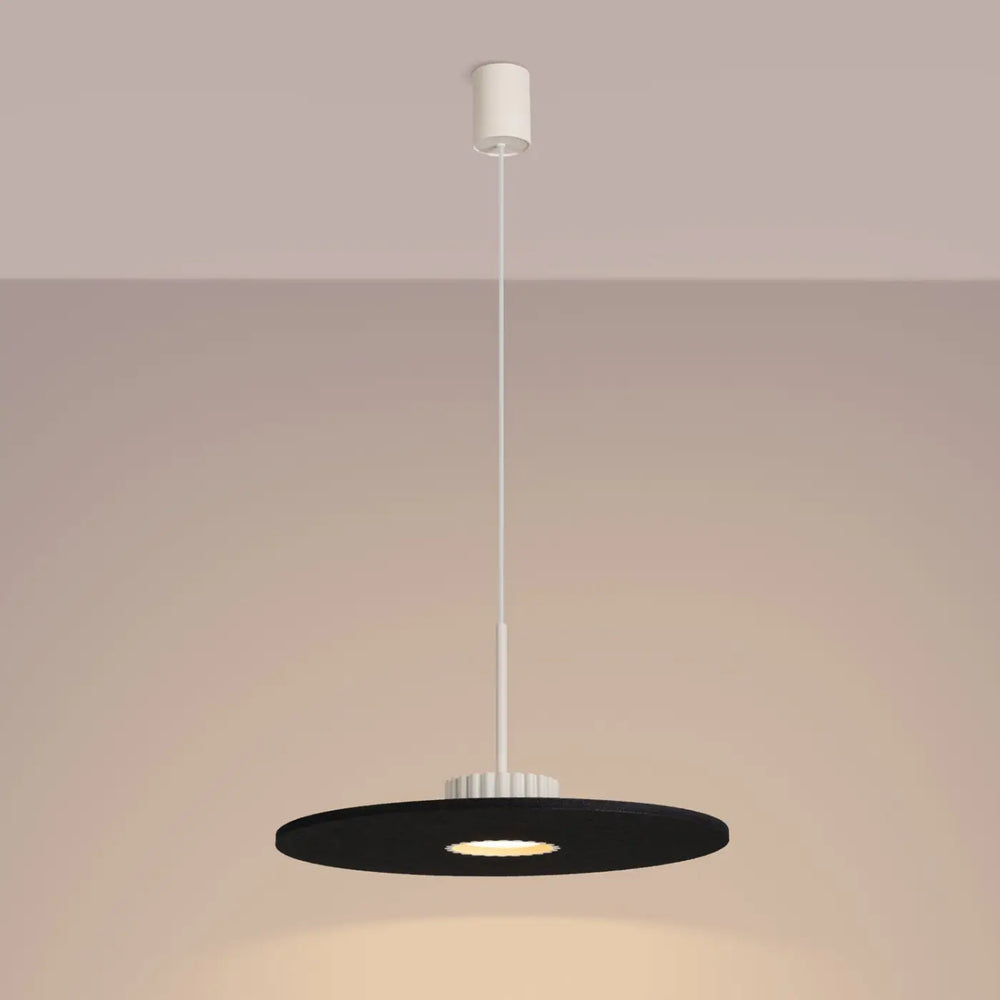 Suspension beige/noir allumée