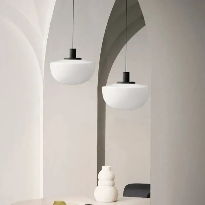 Suspension double moderne avec boules en verre blanc mat design