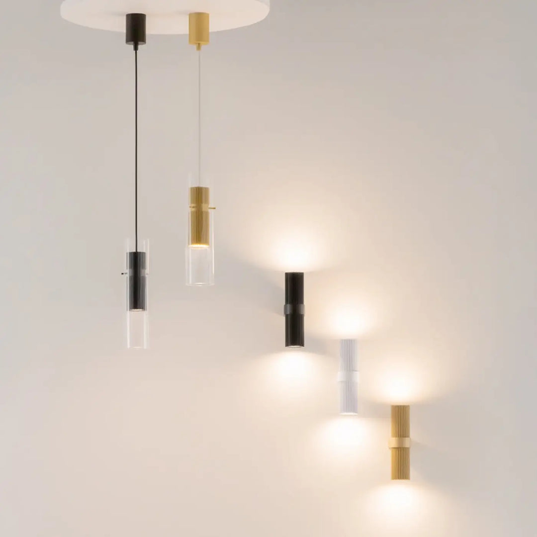 Suspension luminaire dynamics cylindre strié noir or blanc avec design cylindrique minimaliste pour éclairage d’un îlot