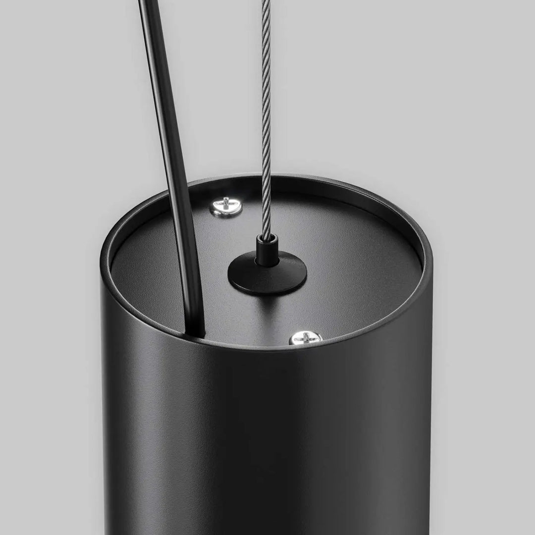 Suspension efir cylindrique noire avec finition mate et suspension en métal idéale au-dessus d’un îlot