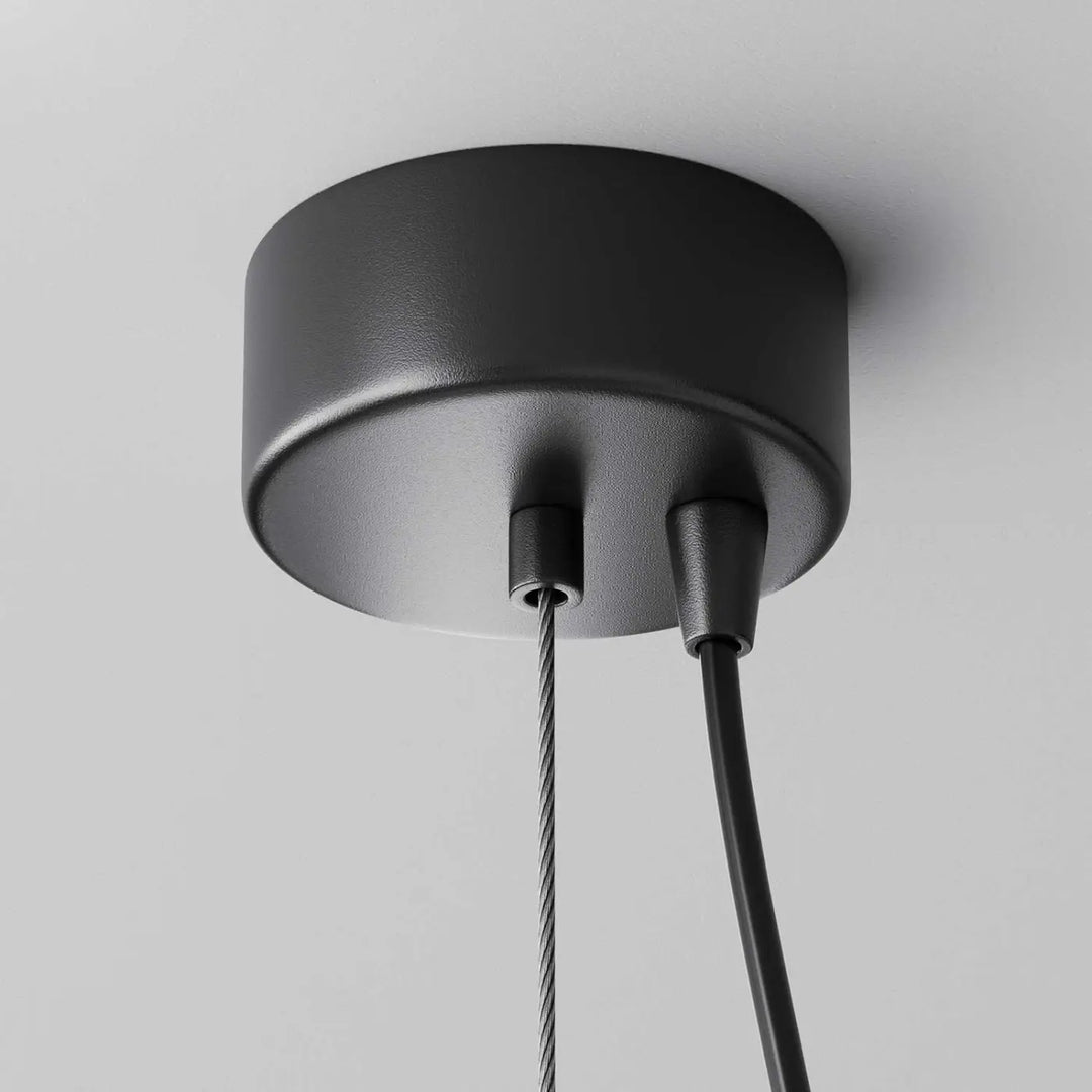 Suspension efir cylindre noire mate avec base cylindrique et câbles en acier et noir, idéale au-dessus d’un îlot