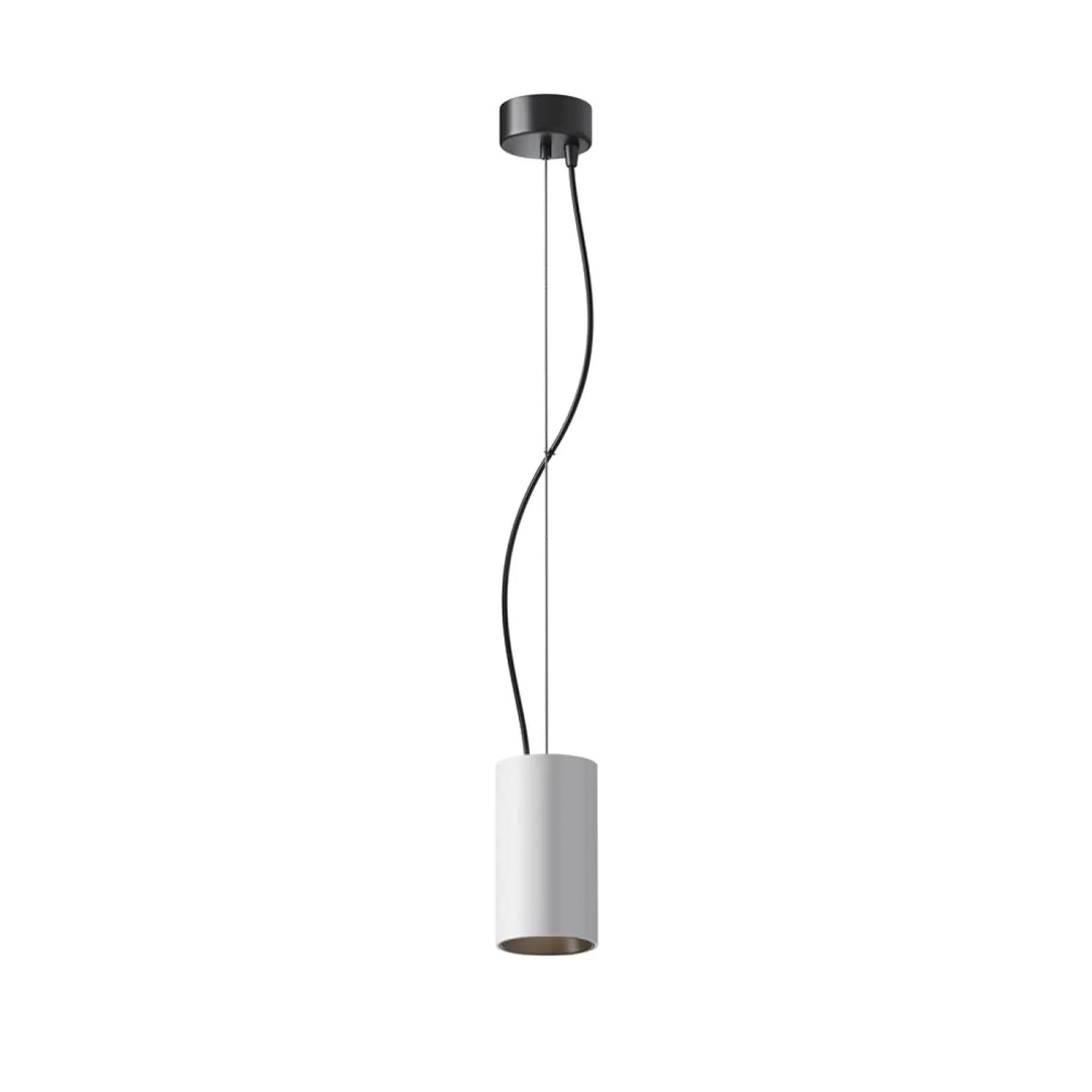 Suspension efir cylindre minimaliste blanche avec monture noire et câble courbé au-dessus d’un îlot