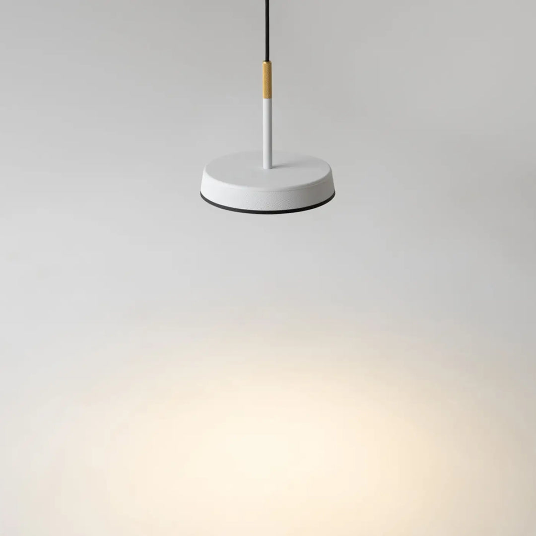 Suspension el led minimaliste en aluminium noir avec tige cylindrique blanche et bande dorée pour lumière douce