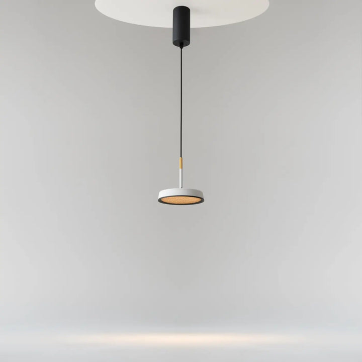 Suspension el led avec abat-jour circulaire blanc, base tissée chaleureuse et aluminium noir pour lumière douce