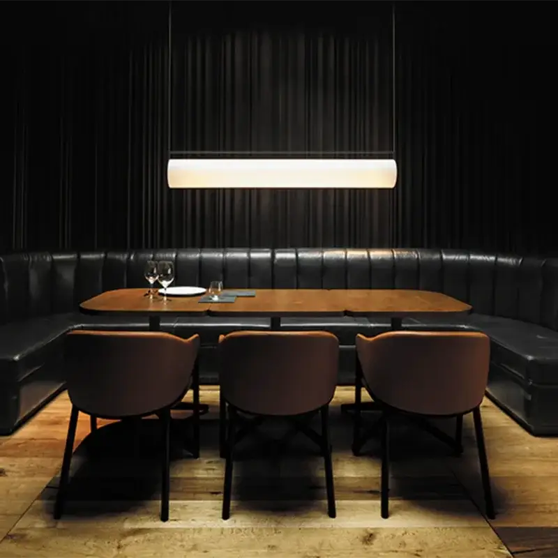 Suspension Élégante Opaline Pour Salle À Manger Intime

