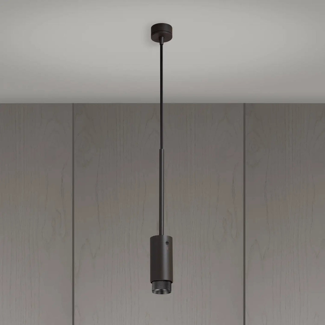 Suspension Exhaust à gravure quadrillée Graphite de Buster + Punch, finition bronze fumé #couleur_gris