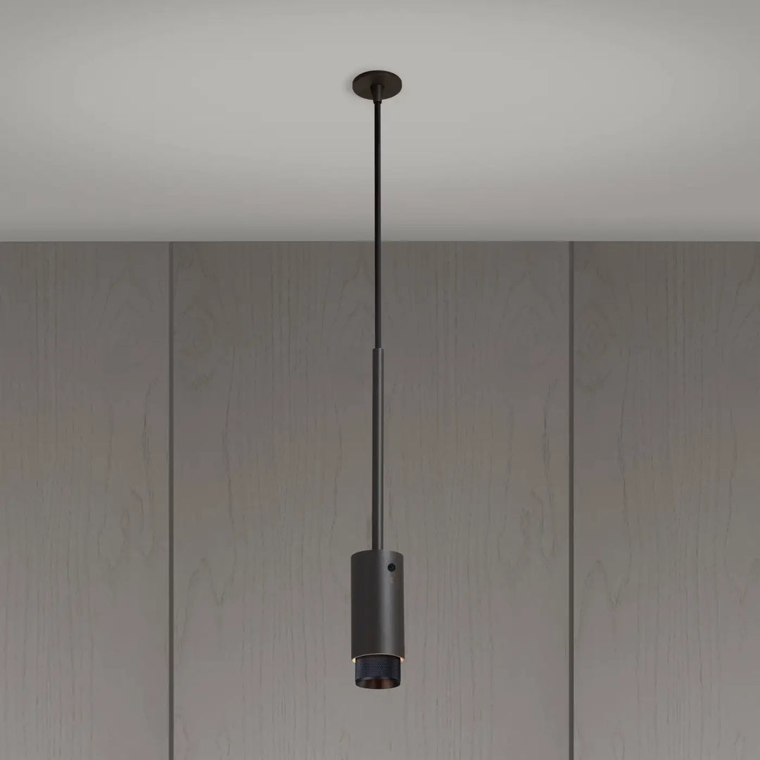 Suspension Exhaust à gravure quadrillée Graphite aux détails noirs #couleur_noir