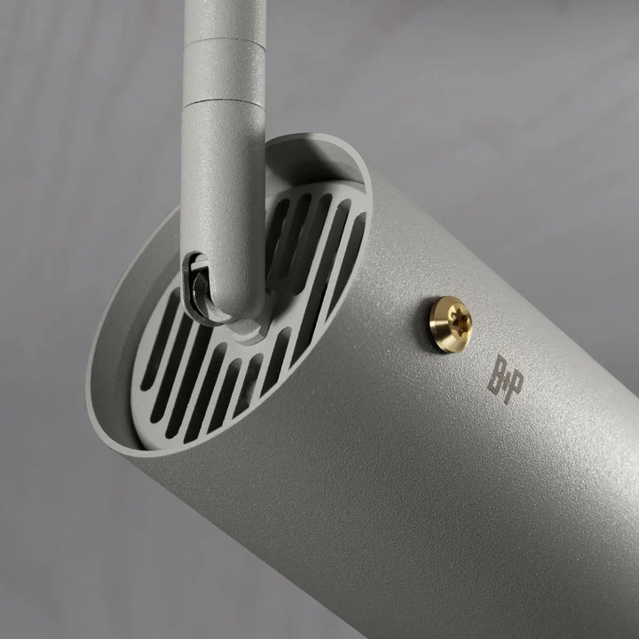 Détail d'un luminaire Exhaust Pierre finition laiton #couleur_dor