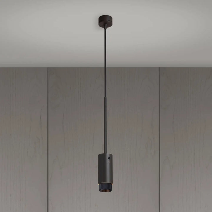 Suspension Exhaust à gravure quadrillée en aluminium graphite et détails noirs #couleur_noir