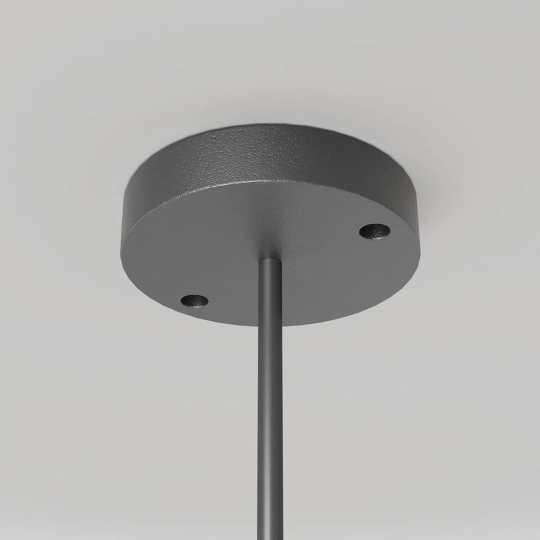 Suspension luminaire erda en métal noir mat avec monture noire et base circulaire pour éclairage globe opalin