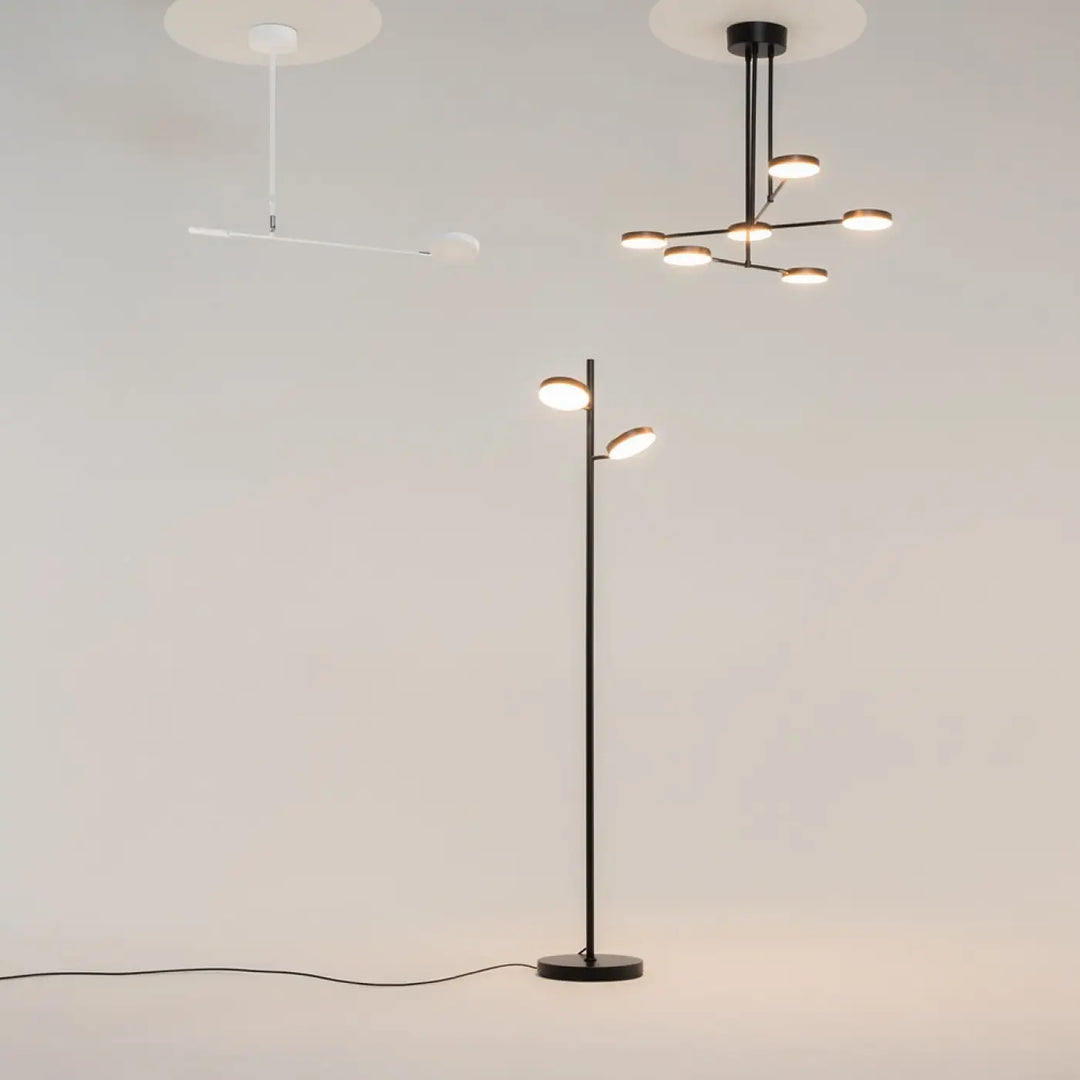 Suspension fad bras articulés en métal noir avec structure fine et deux têtes lumineuses circulaires ajustables