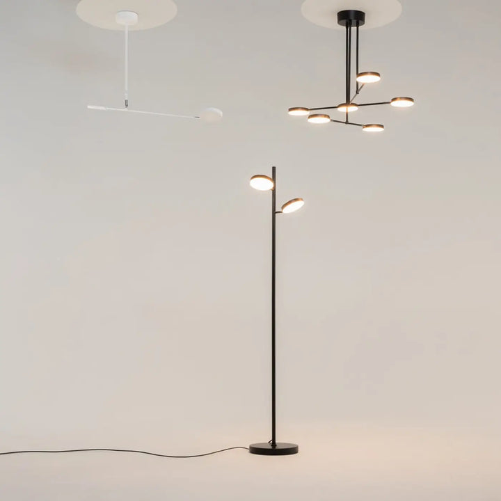 Suspension fad bras articulés en métal noir avec structure fine et deux têtes lumineuses circulaires ajustables