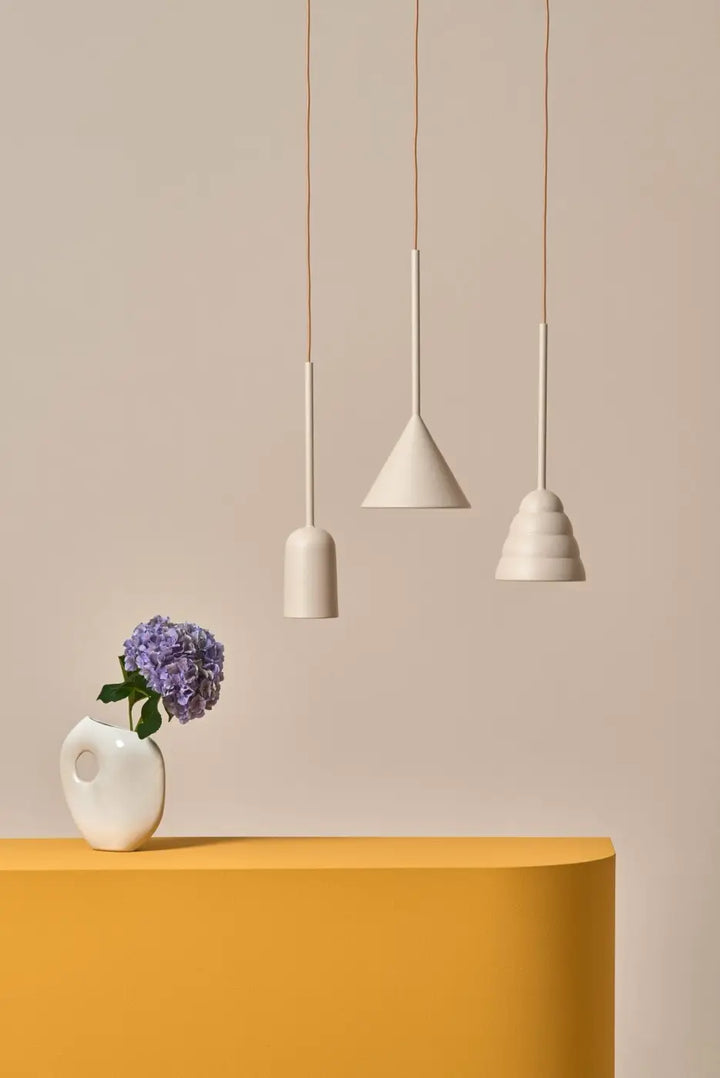 Abat-jour conique de la suspension Figura Cone sable #couleur_beige