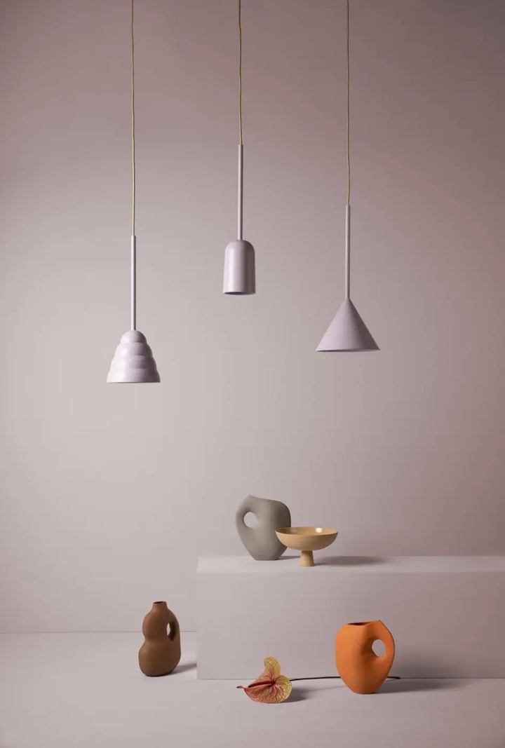 Abat-jour arrondi de la suspension Figura Stream lilas #couleur_violet