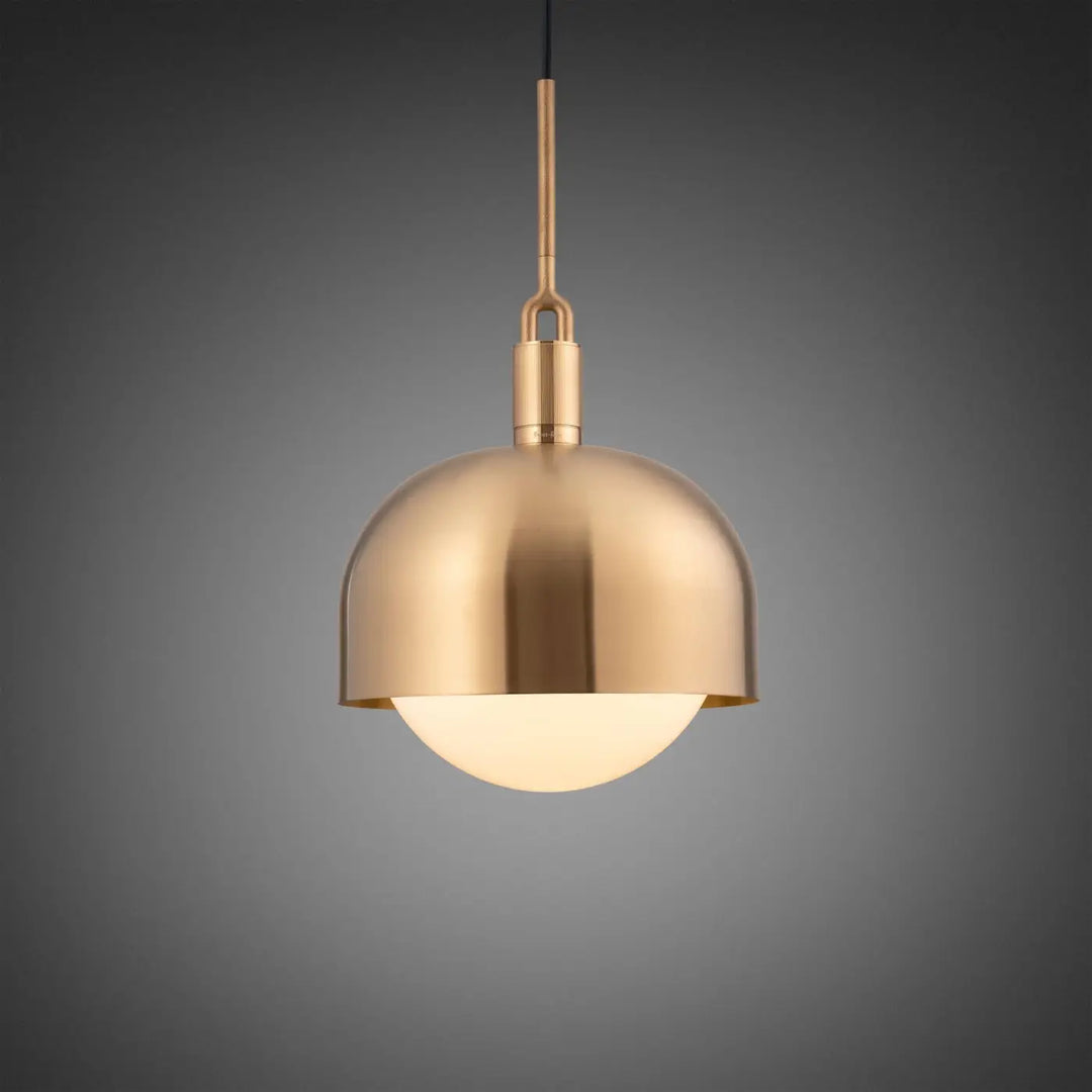 Suspension Forked Large à abat-jour et globe opale, finition laiton #couleur_dor