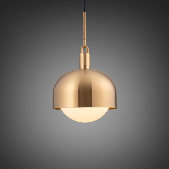 Suspension Forked Large à abat-jour et globe opale, finition laiton #couleur_dor