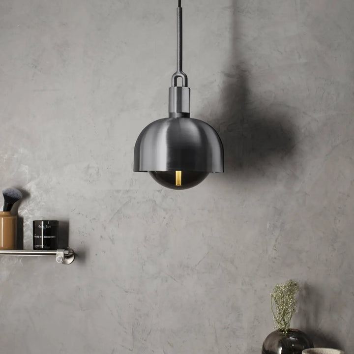 Luminaire Forked, finition grise, dans une chambre #couleur_gris