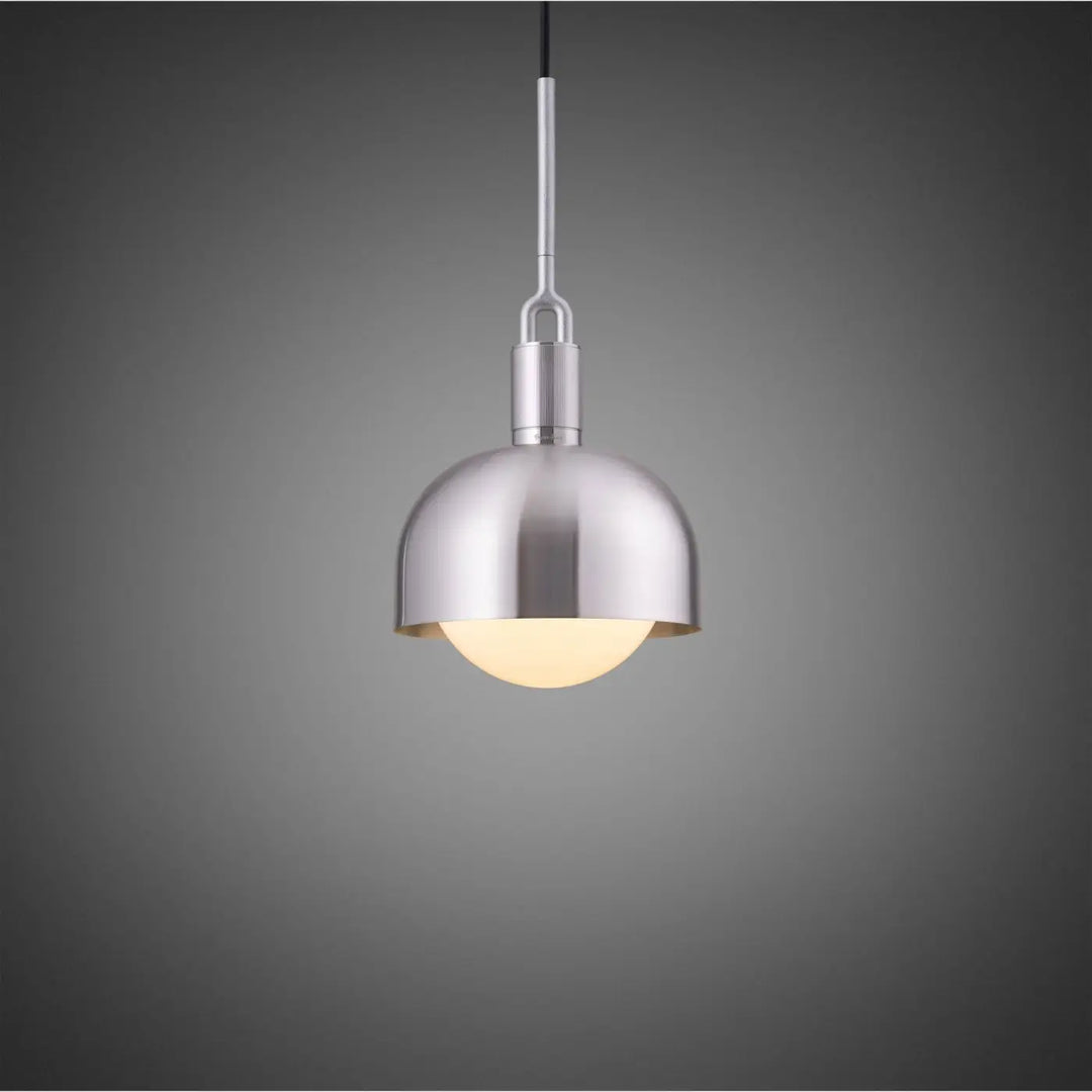 Suspension Forked Medium à abat-jour et globe opale, finition acier #couleur_argent