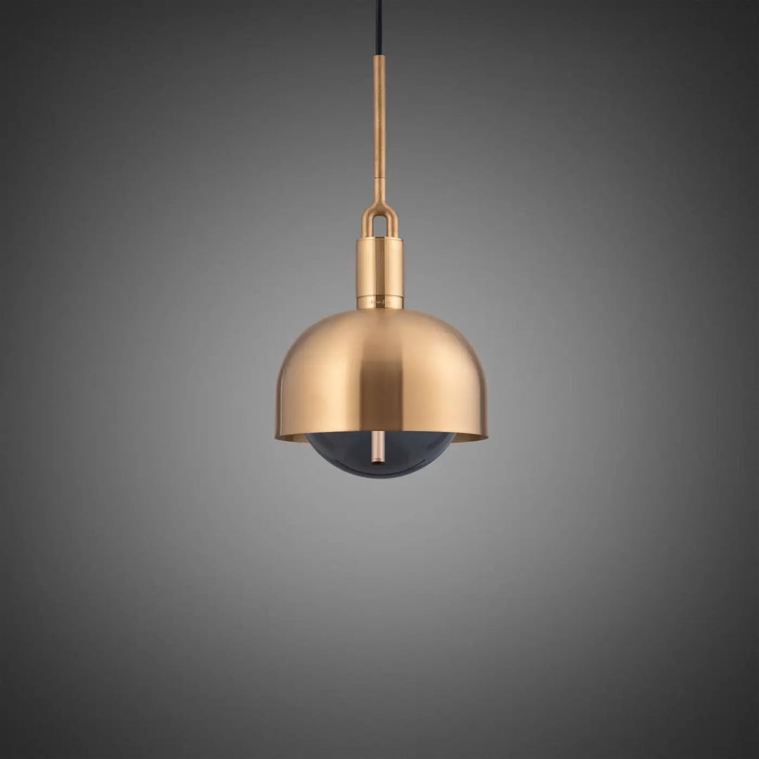 Suspension Forked Medium à abat-jour et globe fumé, finition laiton #couleur_dor