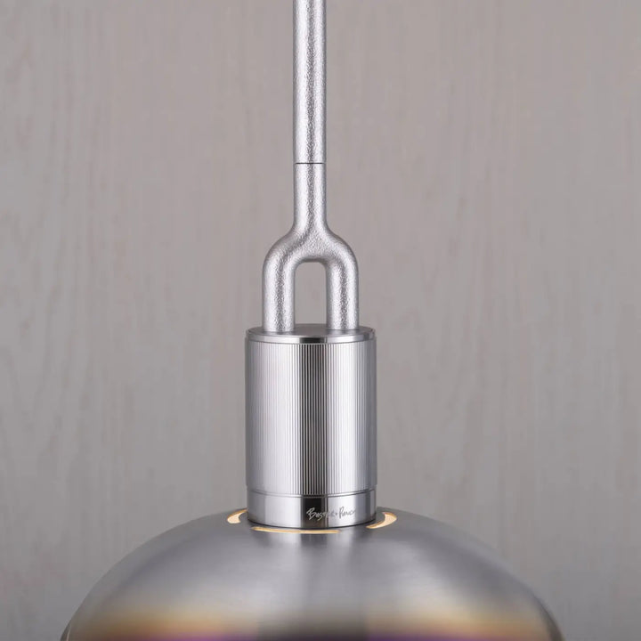 Suspension Forked Large en finition acier brûlé avec abat-jour en métal et globe en verre opale #couleur_multicolore