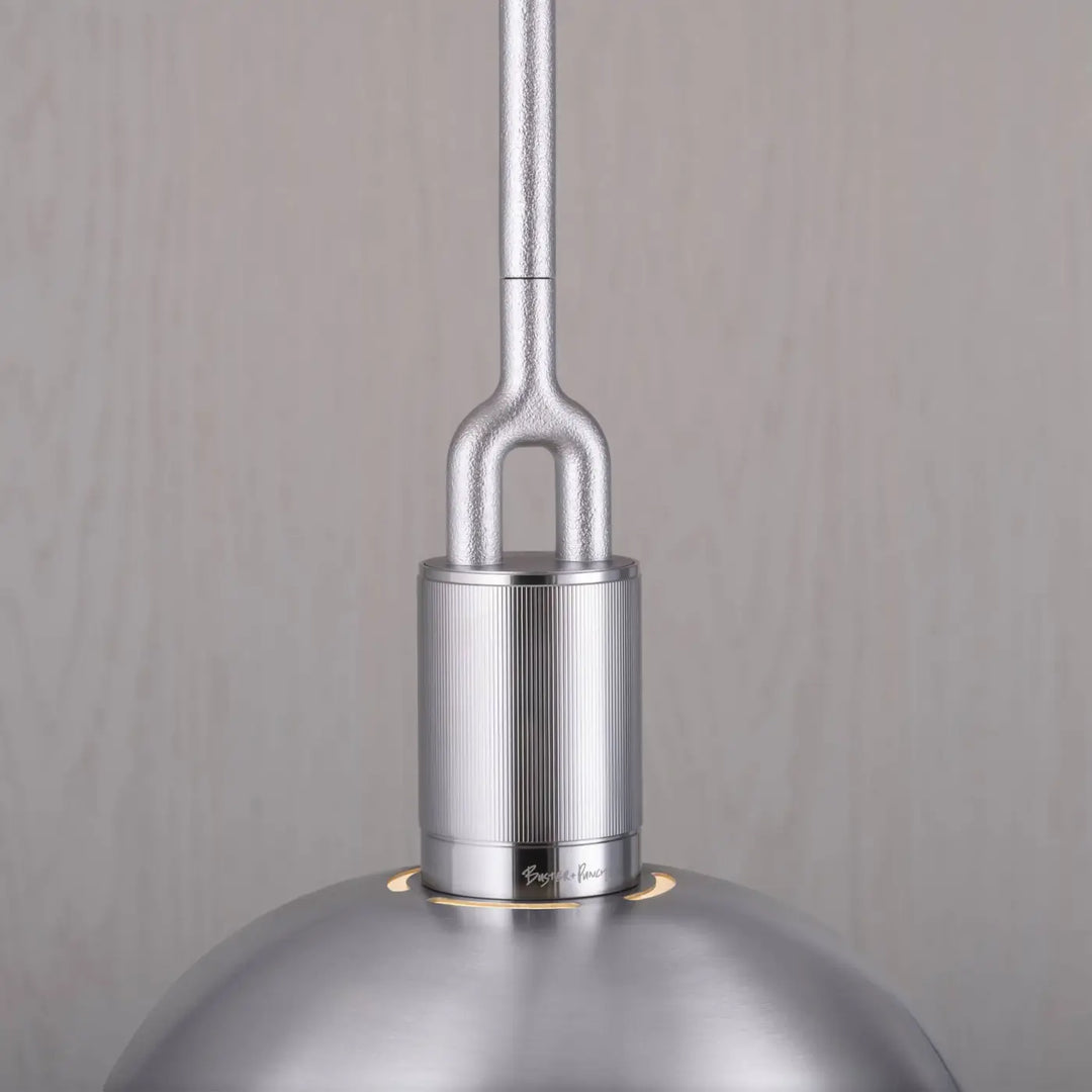 Suspension Forked Large en finition acier avec abat-jour en métal et globe en verre fumé #couleur_argent