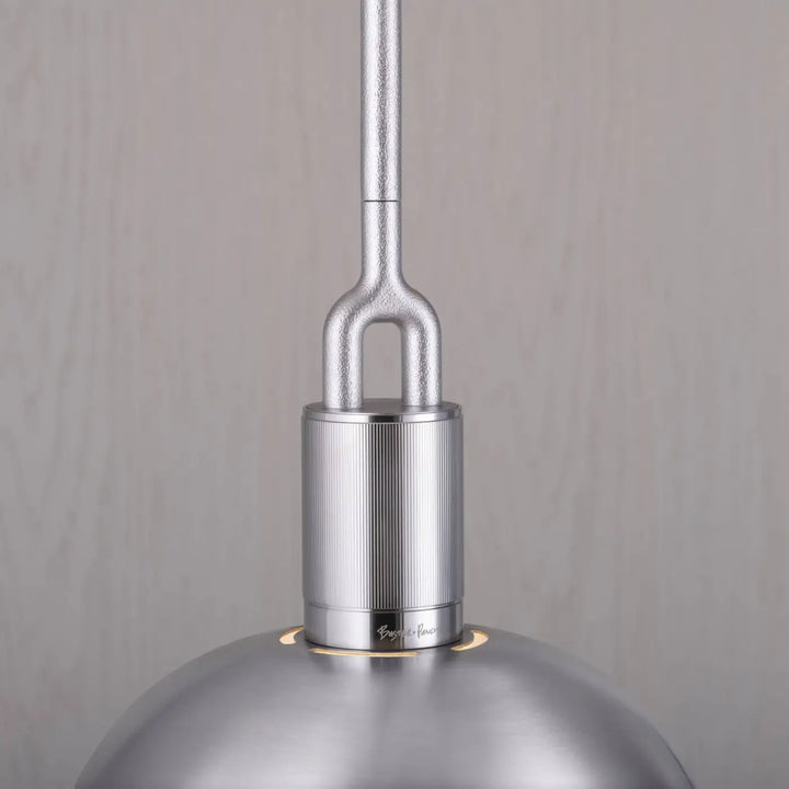Suspension Forked Large en finition acier avec abat-jour en métal et globe en verre fumé #couleur_argent
