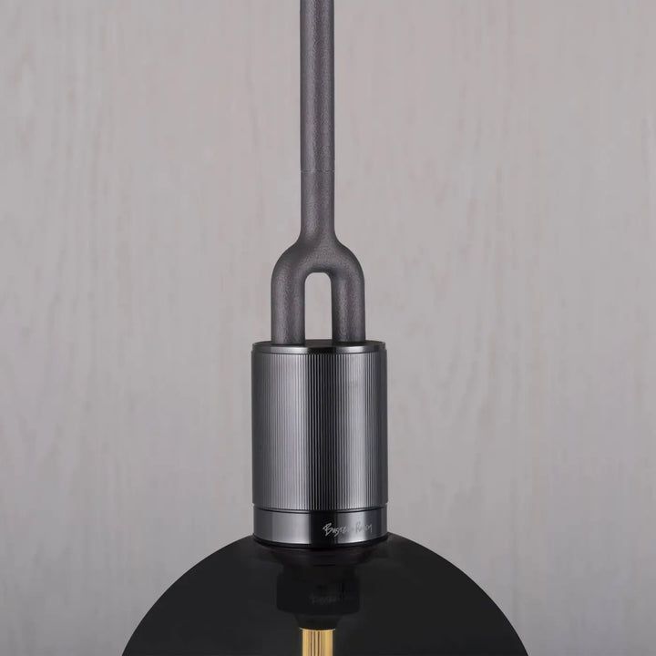 Suspension Forked Large finition grise avec globe en verre fumé #couleur_gris