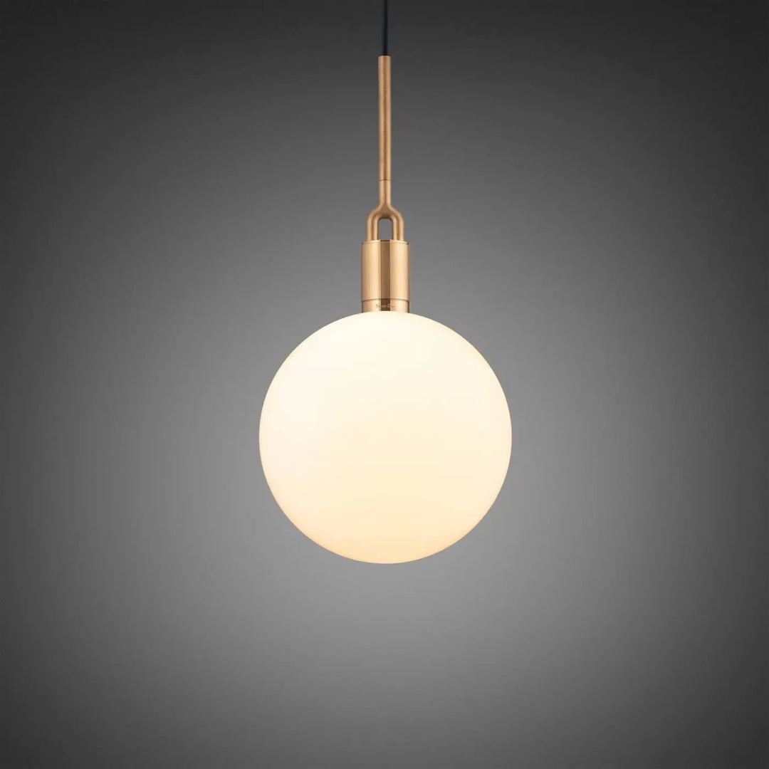 Suspension Forked Large à globe opale, finition laiton #couleur_dor