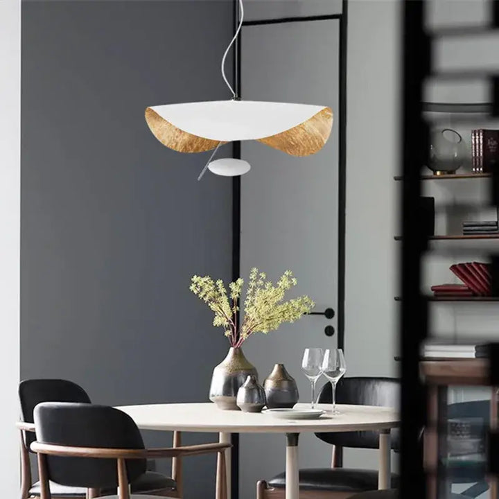 Suspension Forme Ailée Design Moderne Sculptural