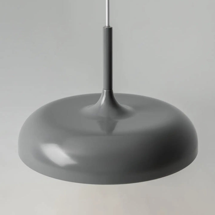 Suspension gerhard coupole arrondie gris mat avec led intégrée et tige cylindrique élégante