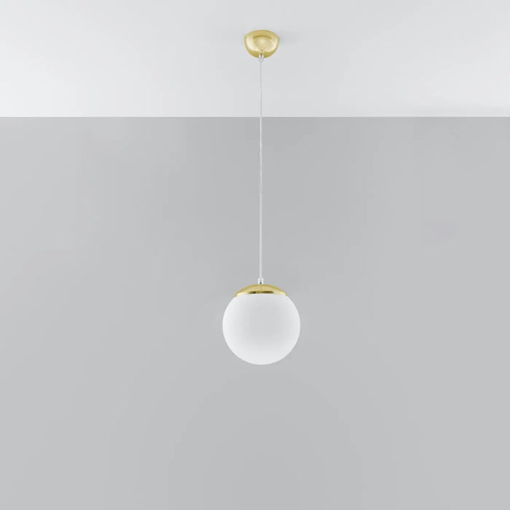 Suspension Ugo à globe en verre blanc et monture dorée, éteinte