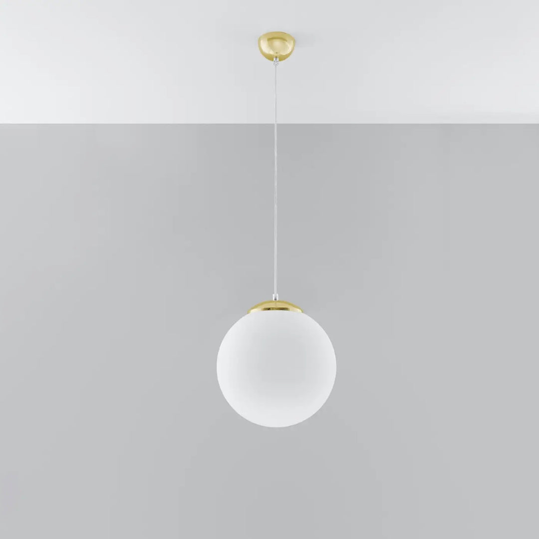 Suspension Ugo à globe en verre blanc et monture dorée, éteinte