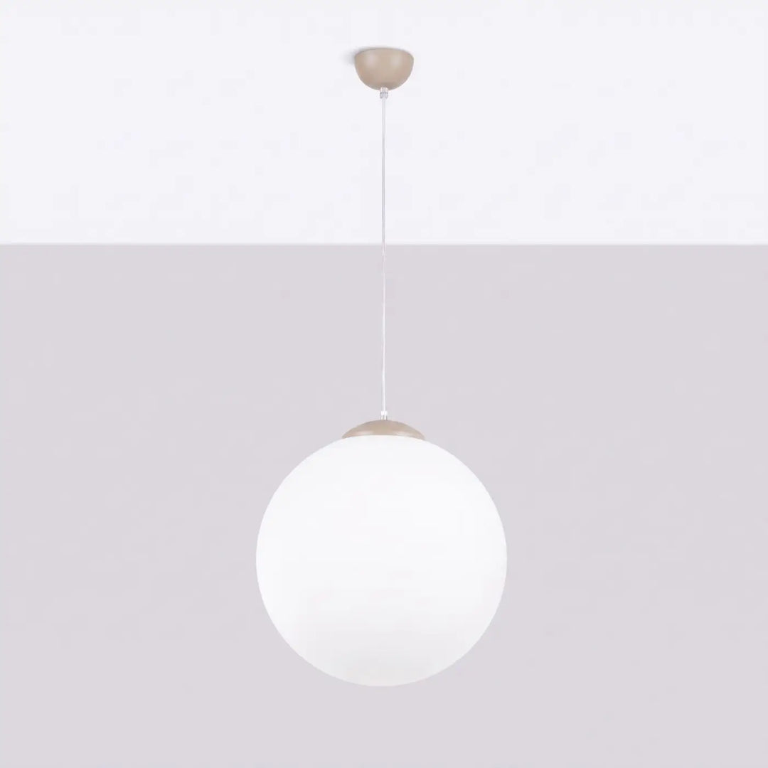 Suspension Ugo à globe en verre blanc et monture taupe, éteinte