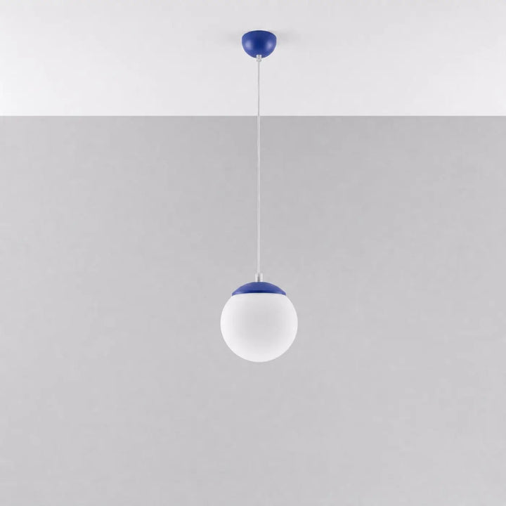 Suspension Ugo à globe en verre blanc et monture outremer, éteinte
