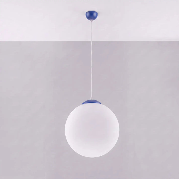 Suspension Ugo à globe en verre blanc et monture outremer, éteinte