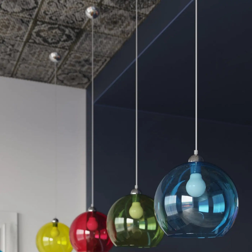 Suspension Luminaire transparent allumée, vue rapprochée