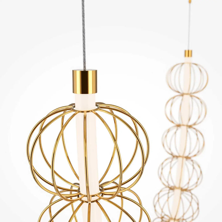 Suspension luminaire golden cage xxl dorée avec design sphérique en fil métallique minimaliste et led intégrée blanche