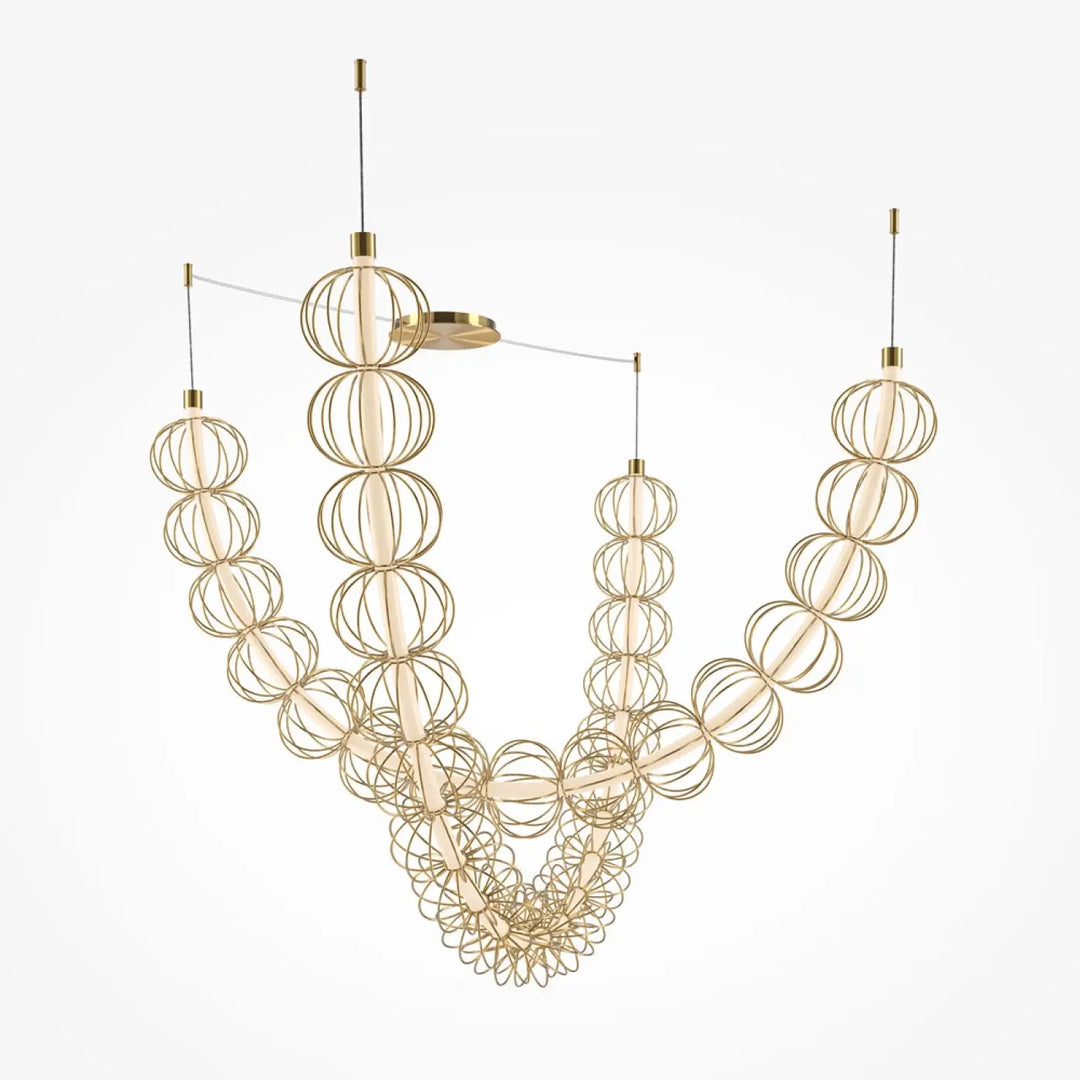 Suspension luminaire golden cage xxl en forme de sphère dorée avec design en filigrane et ampoules lumineuses chaleureuses