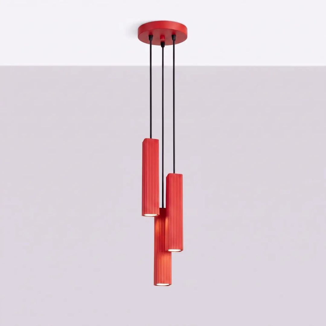 Suspension Rayo rouge en grappe à 3 tubes cannelés, éteinte