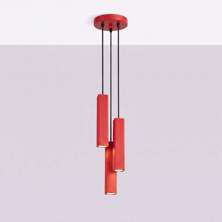 Suspension Rayo rouge en grappe à 3 tubes cannelés, éteinte