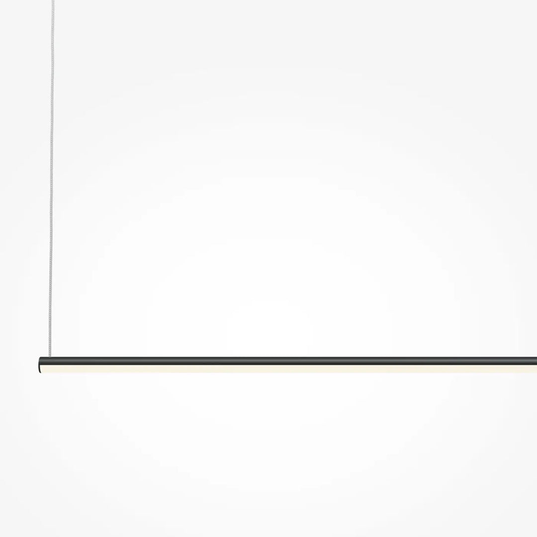 Suspension luminaire halo barre horizontale en acier doré avec design minimaliste noir et lumière chaude subtile