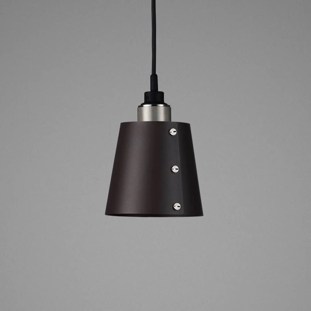 Suspension Hooked 1.0 Small en finition acier avec abat-jour en métal graphite #couleur_argent
