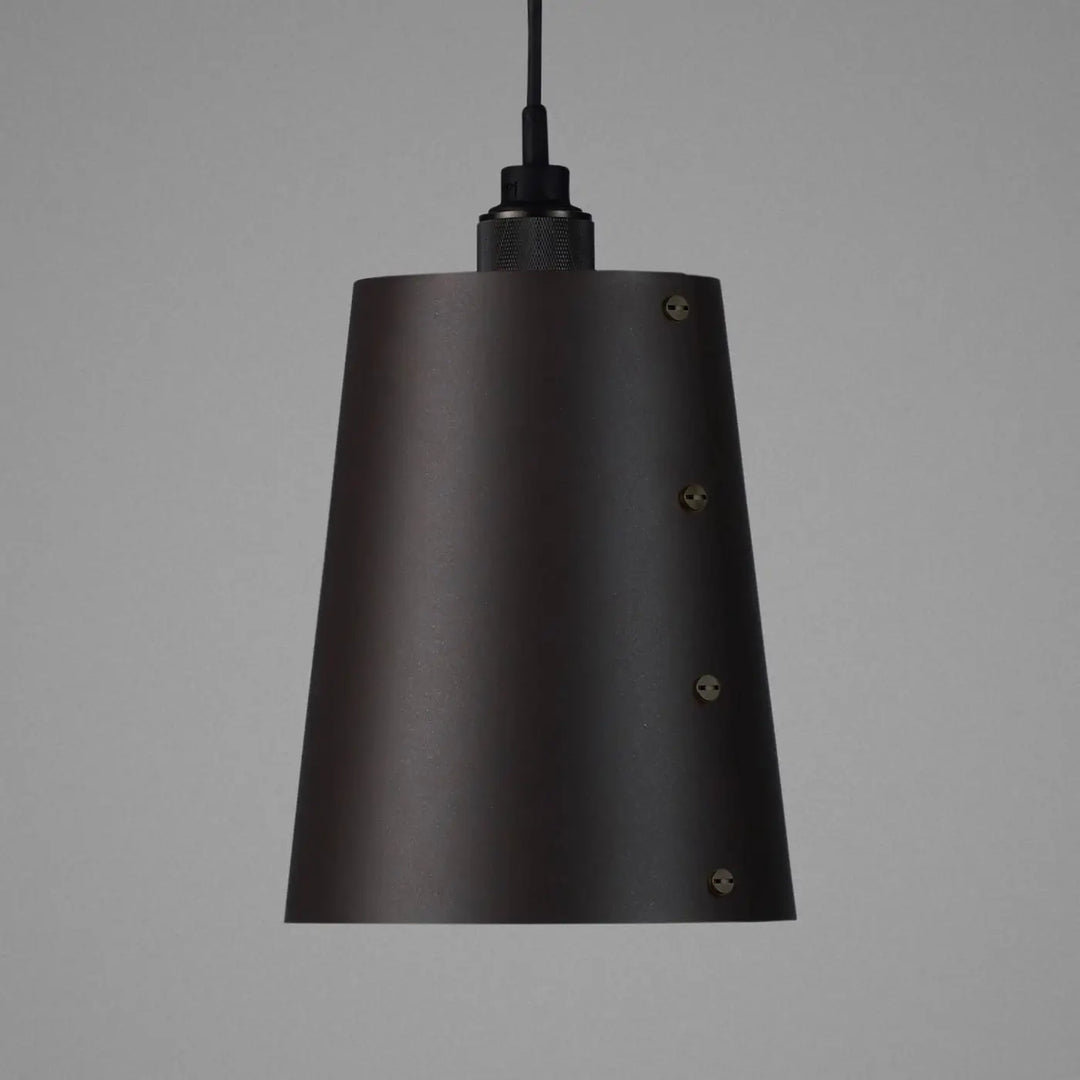 Suspension Hooked 1.0 Large en finition bronze fumé avec abat-jour en métal graphite #couleur_gris