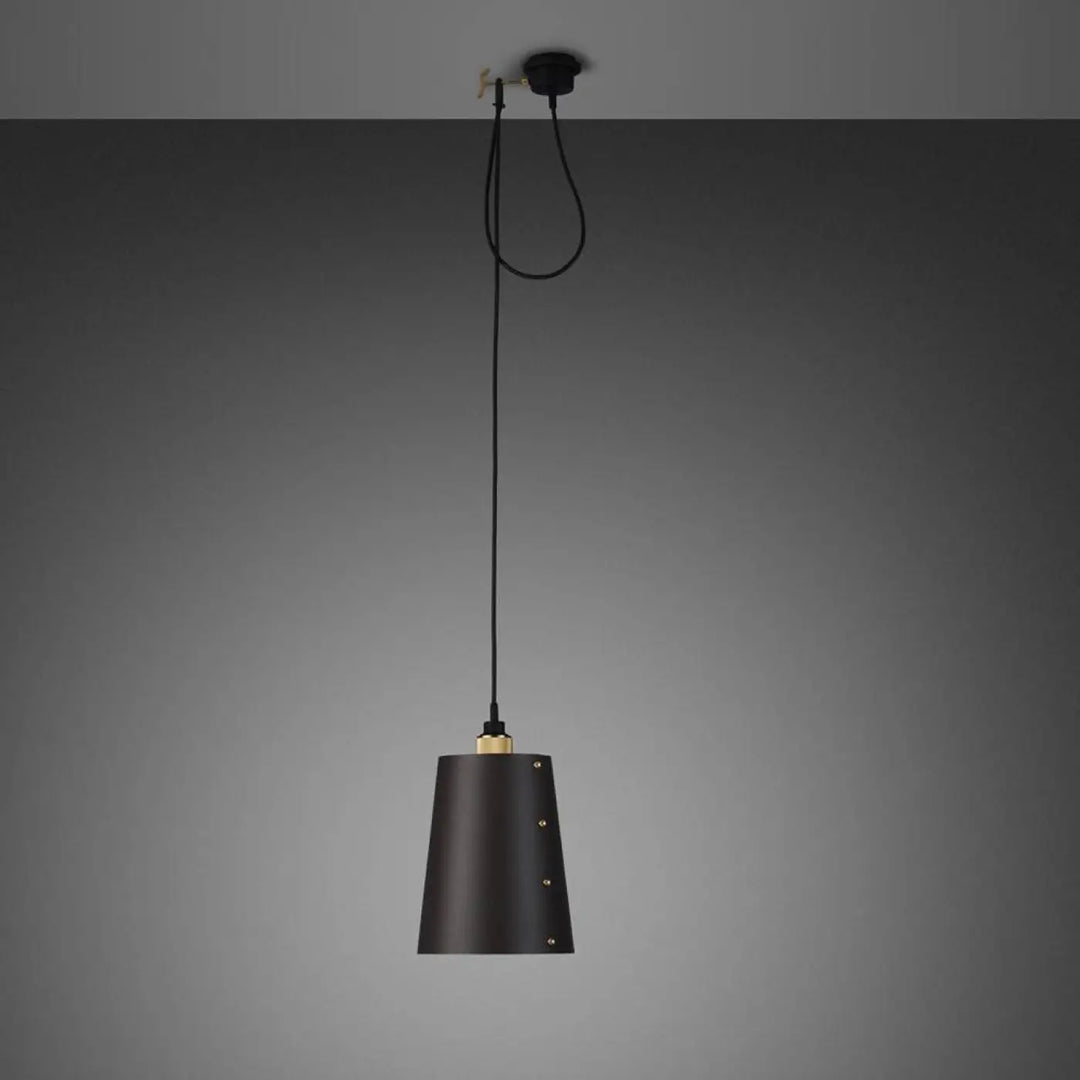 Suspension Hooked 1.0 Large à abat-jour graphite, finition laiton, câble de 2,6 m #couleur_dor