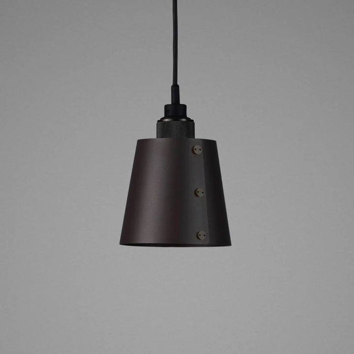 Suspension Hooked 1.0 Small en finition bronze fumé avec abat-jour en métal graphite #couleur_gris