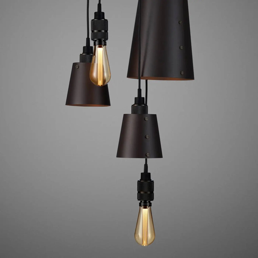 Suspension Hooked 6.0 en finition bronze fumé avec abat-jour en métal graphite #couleur_gris